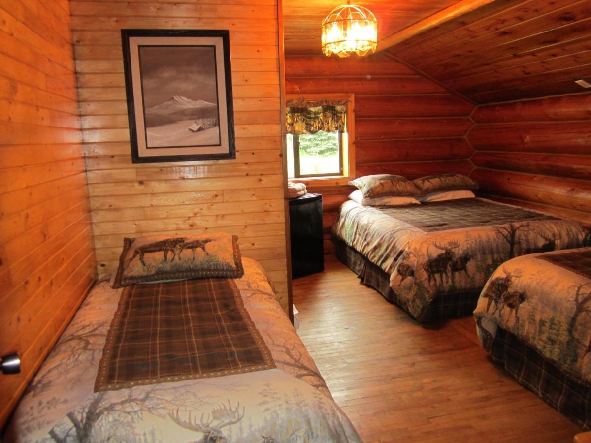 Summit River Lodge & Campsites Valemount Esterno foto