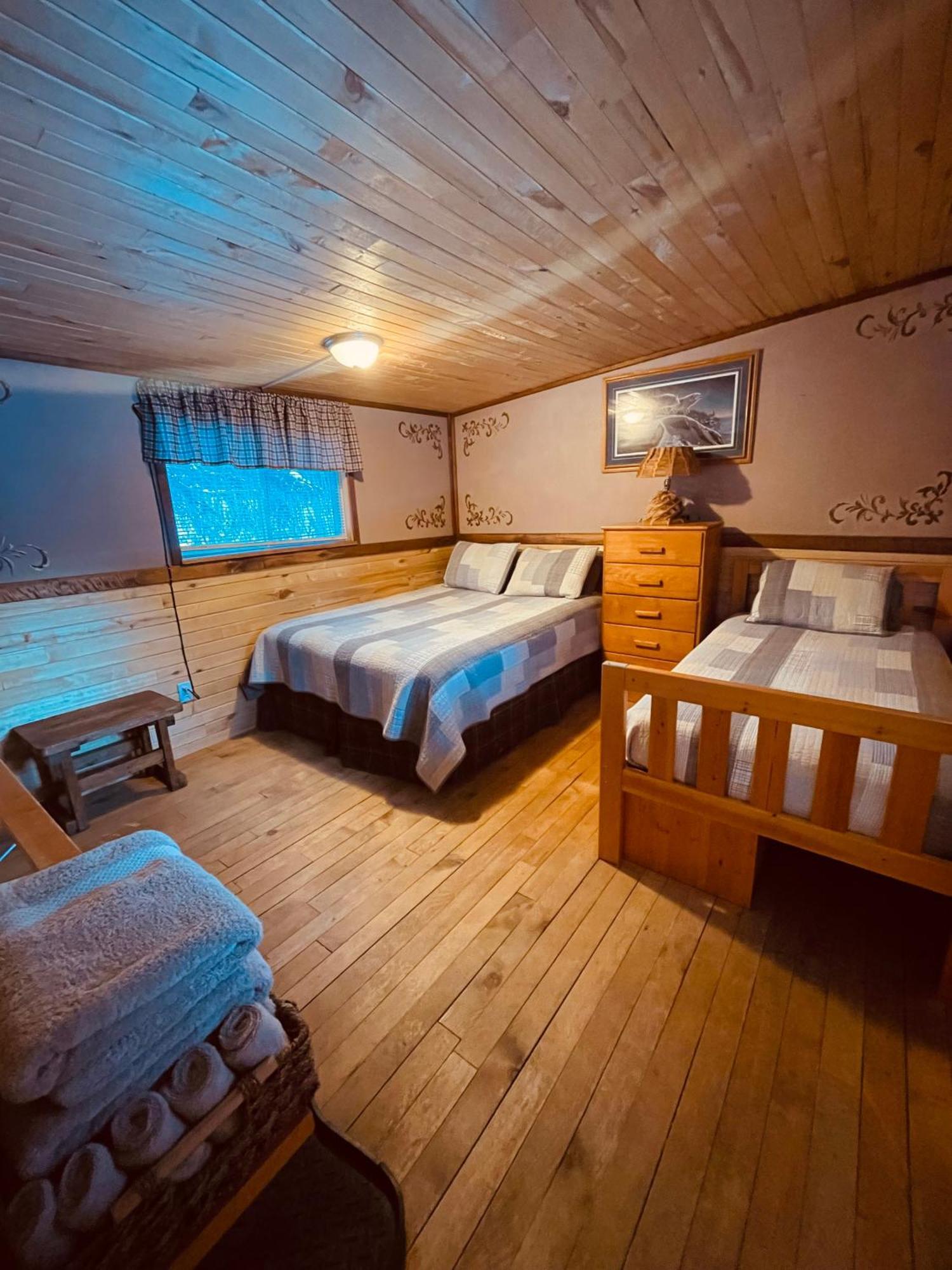 Summit River Lodge & Campsites Valemount Esterno foto